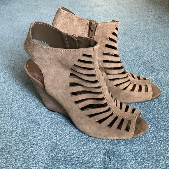 Steve Madden Pitera Wedges - Picture 2 of 11
